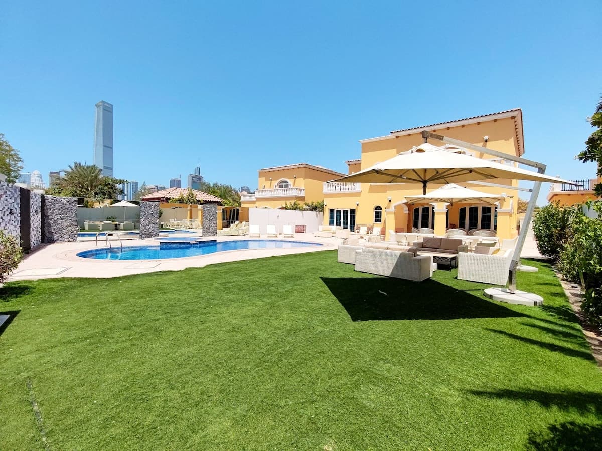 Magnificent Fendi villa, Marina